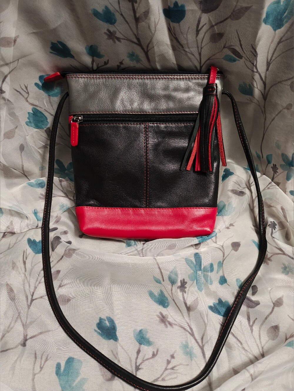 ili New York Leather Midi Sac Crossbody